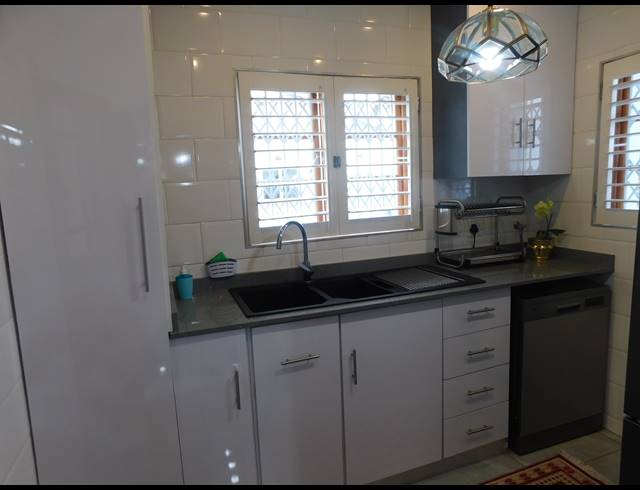 3 BEDROOM HOUSE FOR SALE IN ISIPINGO BEACH